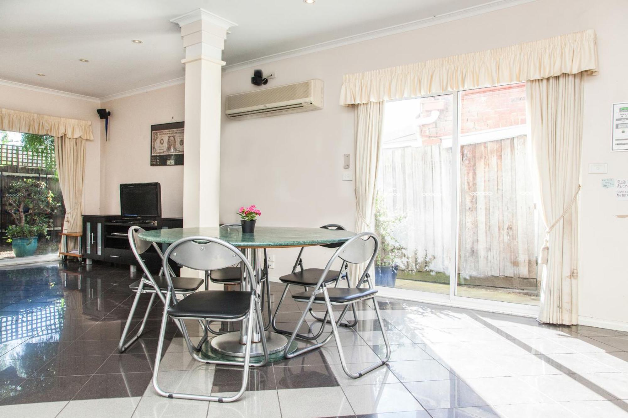 Abbotsford Private Rooms & Pods - 15 Charles Homestay 墨尔本 外观 照片